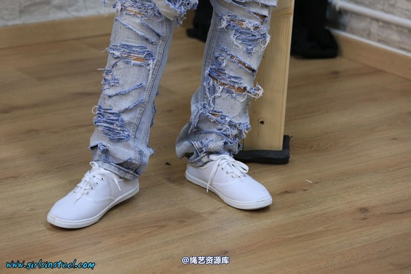 girlsinsteel - Jeans hogtied with handcuffs and watch 第 15 张图片