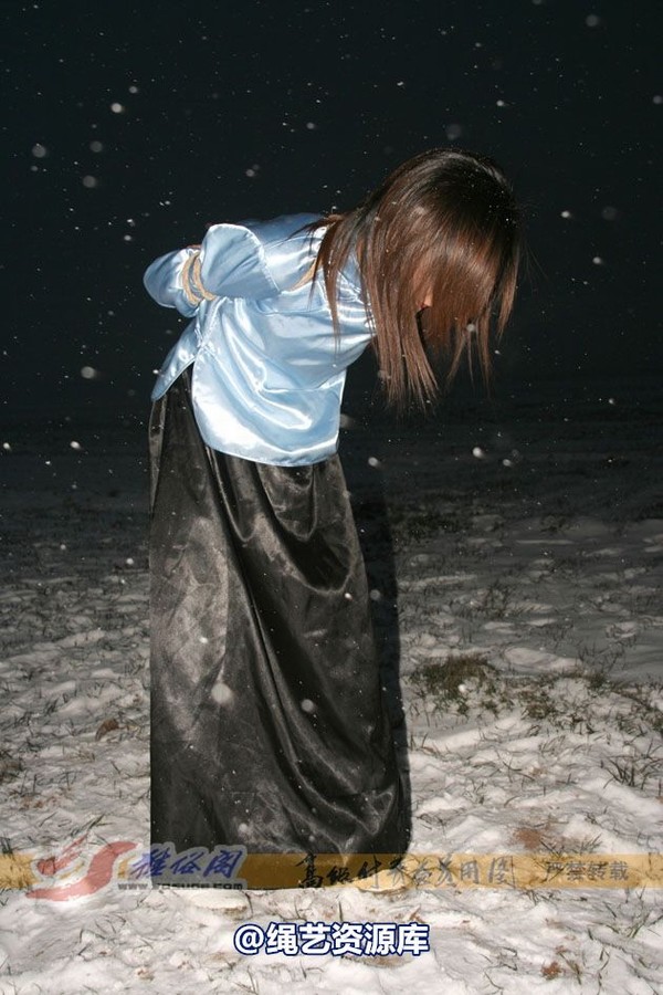 雅俗阁 - 20080408雪中拍雅琳雪儿 第 15 张图片