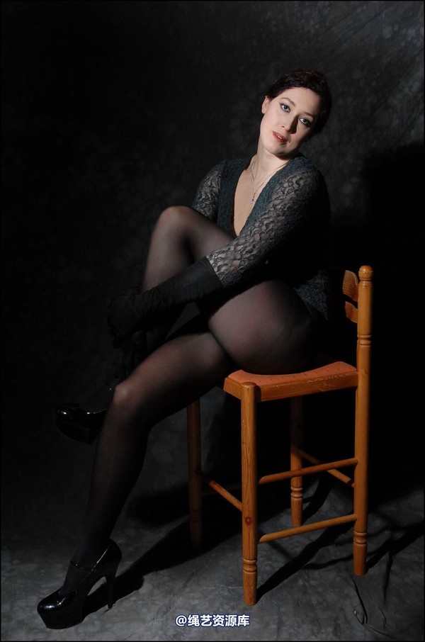 simplytied - Ebony Rose in jumper and tights 第 5 张图片