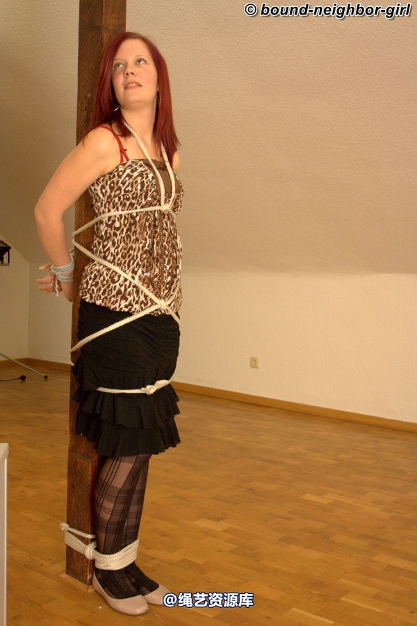 bound-neighbor-girl - Melina - Tied up in the office 2 第 38 张图片