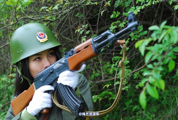 唯美之家 - 外拍军装三模特 第 10 张图片