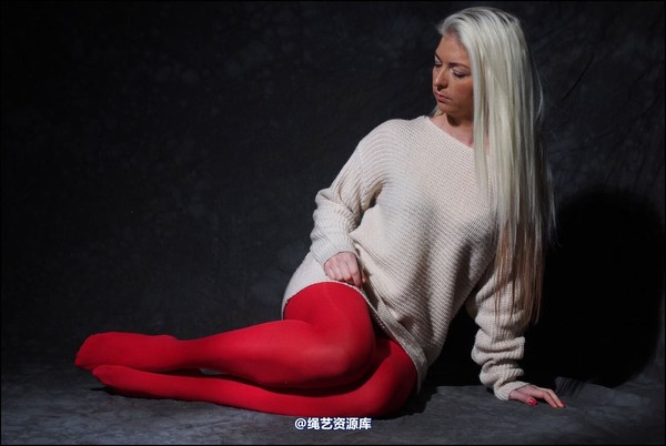 simplytied - Blonde in red tights 第 3 张图片
