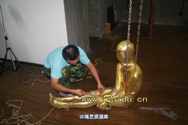 锐度主张 - 20070928第35期 影片胶衣紧缚悬吊图片 第 219 张图片