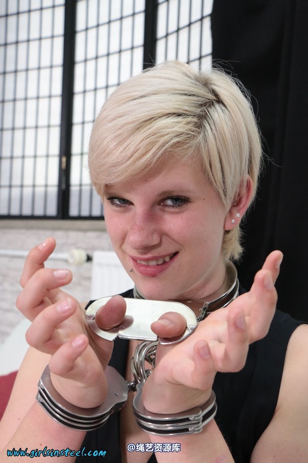 girlsinsteel - Multiple neckcuffed 第 31 张图片