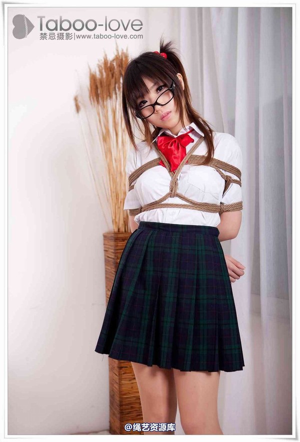 禁忌摄影 - No.040 小�� �W生制服眼�R娘 第 27 张图片