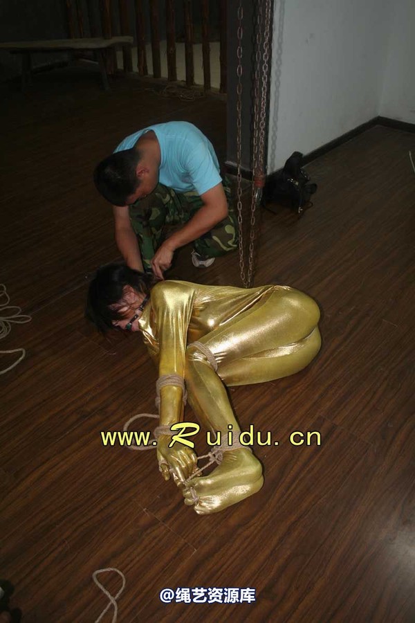 锐度主张 - 20070928第35期 影片胶衣紧缚悬吊图片 第 134 张图片
