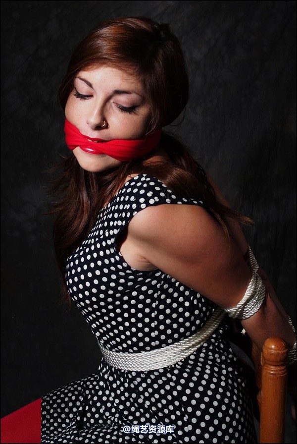 simplytied - She wanted to wear red tights 第 17 张图片