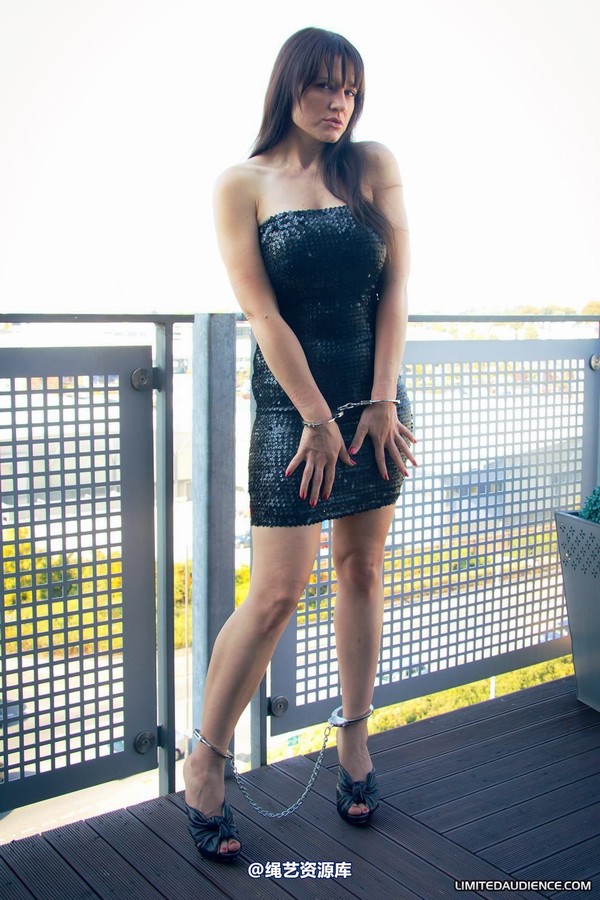 limitedaudience - 2011 sapphire handcuffed on balcony 第 36 张图片