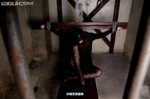 丽柜美束 - 2008-10-19 露露 第 19 张图片