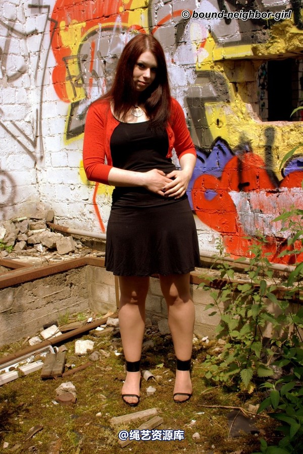 bound-neighbor-girl - Jasmin - bondage in the ruins 4 第 6 张图片