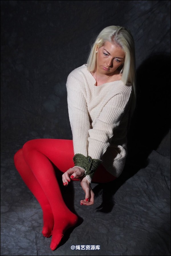 simplytied - Blonde in red tights 第 10 张图片