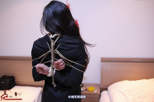 红豆的天空 - 会员水域约拍作品分享 黑西装 第 16 张图片