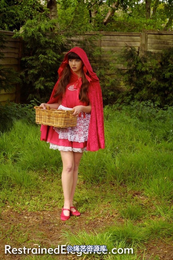 restrainedelegance - Red Riding Hood 第 1 张图片
