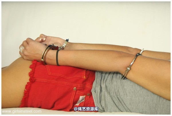 girlsinsteel - Handcuffed Tamara 第 67 张图片