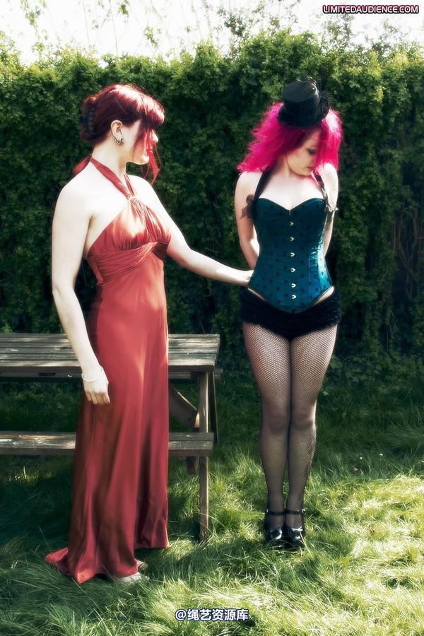 limitedaudience - 2009 scarlett shrinking violet agent apprehended 第 30 张图片