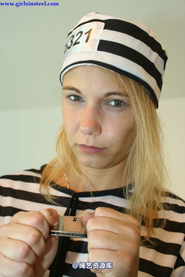 girlsinsteel - 2 dangerous girls as convicts 第 37 张图片