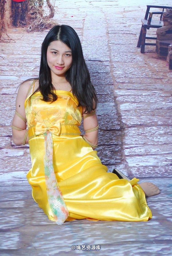 唯美之家 - 新模萧萧黄礼服 第 44 张图片