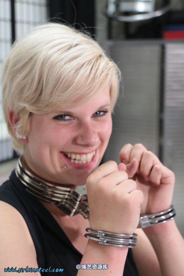 girlsinsteel - Multiple neckcuffed 第 76 张图片