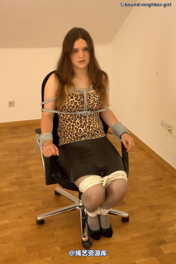 bound-neighbor-girl - Guest Romy - For the first time tied up in the office 1 第 47 张图片