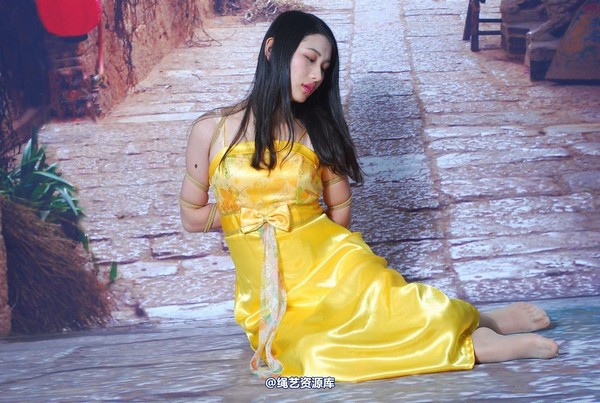 唯美之家 - 新模萧萧黄礼服 第 53 张图片