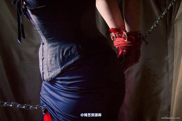limitedaudience - 2013 caroline pierce santa s elf trouble 第 35 张图片
