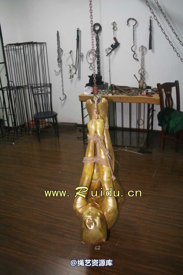 锐度主张 - 20070928第35期 影片胶衣紧缚悬吊图片 第 82 张图片