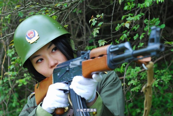 唯美之家 - 外拍军装三模特 第 6 张图片