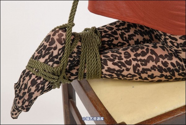 simplytied - Jinx chair semi hogtie 第 21 张图片