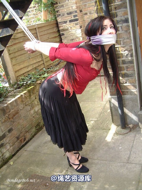 bondagebob - Lydia Tied Outdoors 第 97 张图片