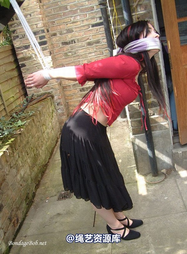 bondagebob - Lydia Tied Outdoors 第 95 张图片