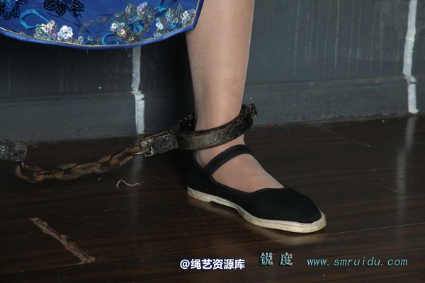 锐度主张 - 碧菡蓝旗袍铁镣铐模特：碧菡 第 22 张图片
