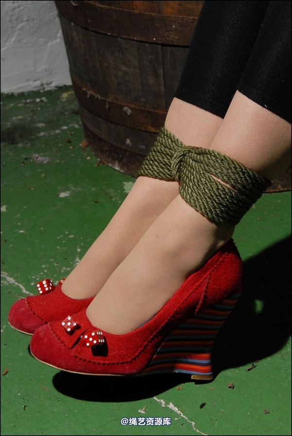 simplytied - NB in leggings 第 23 张图片