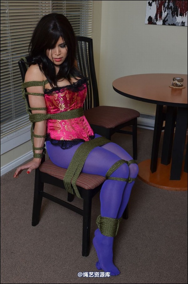 simplytied - Mitzi in blue tights 第 19 张图片