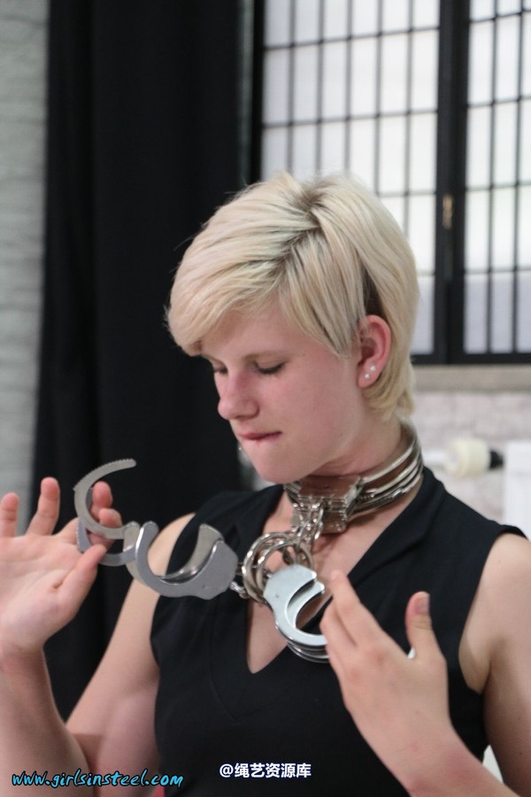 girlsinsteel - Multiple neckcuffed 第 27 张图片