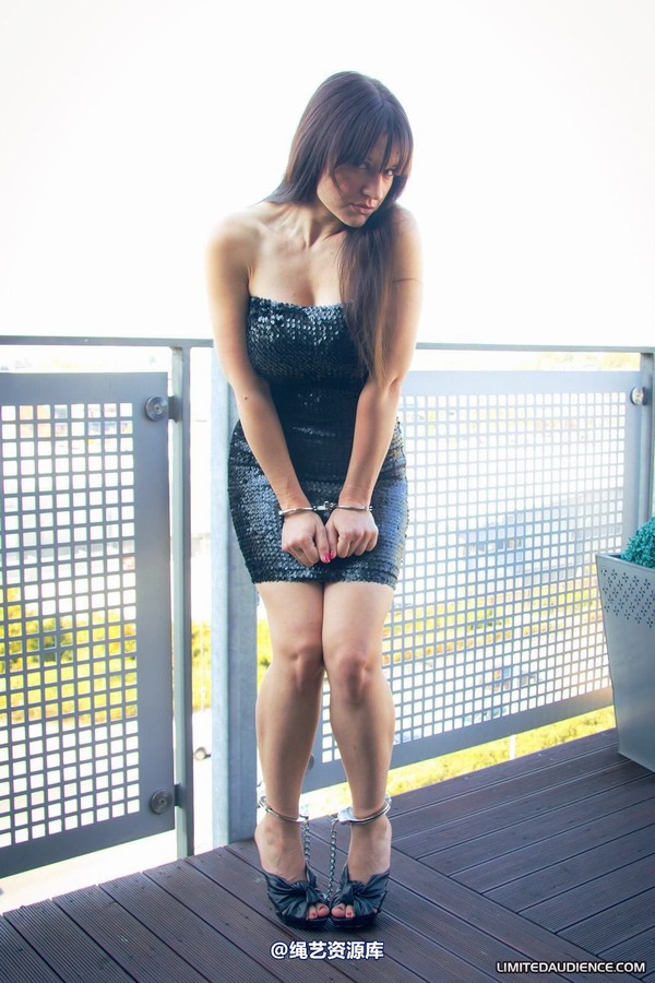 limitedaudience - 2011 sapphire handcuffed on balcony 第 8 张图片