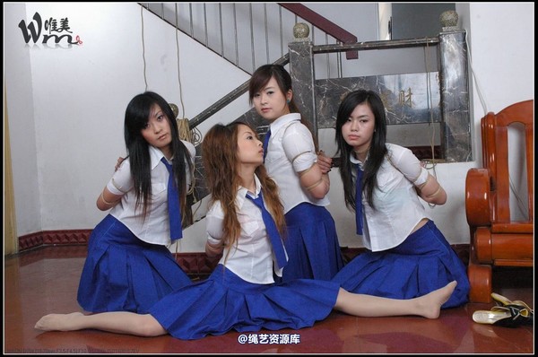 唯美之家 - 2008-09-24制服群绑 第 261 张图片