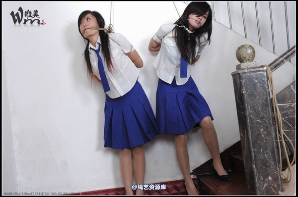 唯美之家 - 2008-09-24制服群绑 第 54 张图片