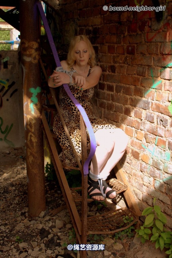 bound-neighbor-girl - Nana - In the ruins 1 第 21 张图片
