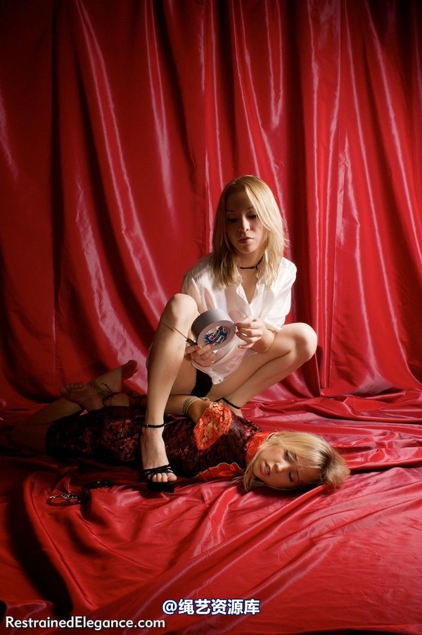 restrainedelegance - Two Kinky Girls 第 65 张图片
