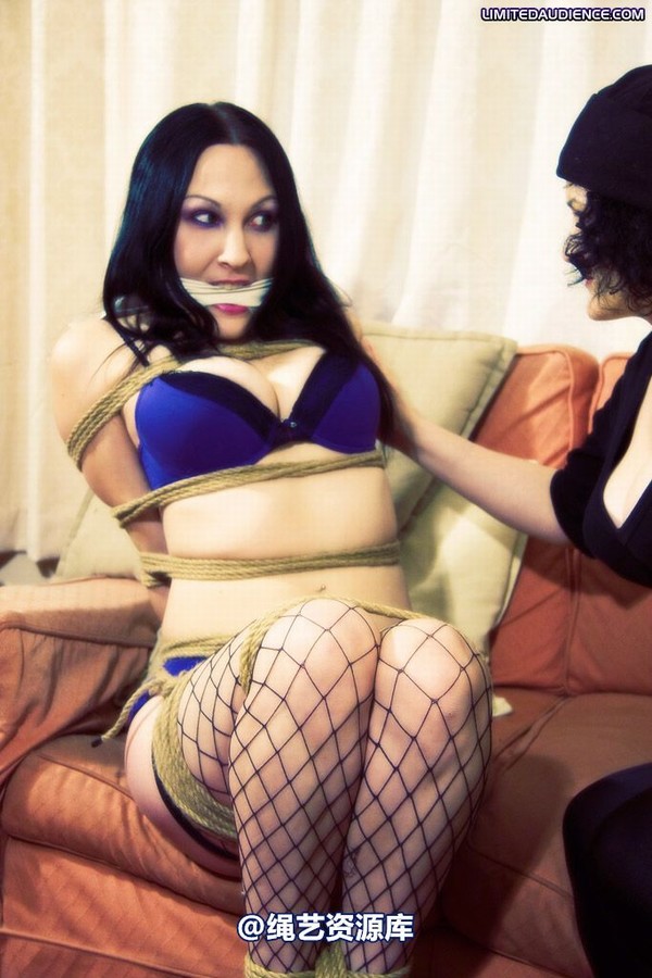 limitedaudience - 2009 elyssia livia the houdini hussy 2 第 5 张图片