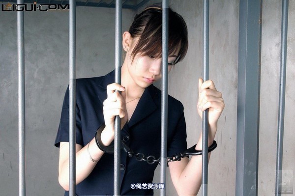 丽柜美束 - 2008-11-29 监狱中的璐璐被羁押捆绑之风情万种 第 4 张图片