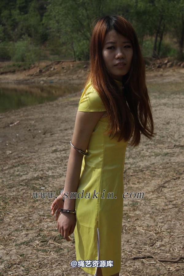 锐度主张 - 黄旗女子林中镣铐模特：玲玲 第 53 张图片