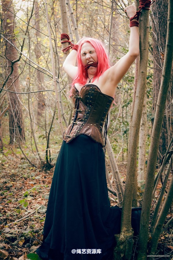 limitedaudience - 2014 elyssia hanging out in the woods 第 20 张图片