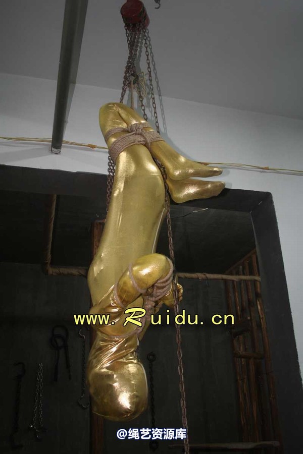 锐度主张 - 20070921第34期 影片胶衣紧缚悬吊图片 第 165 张图片