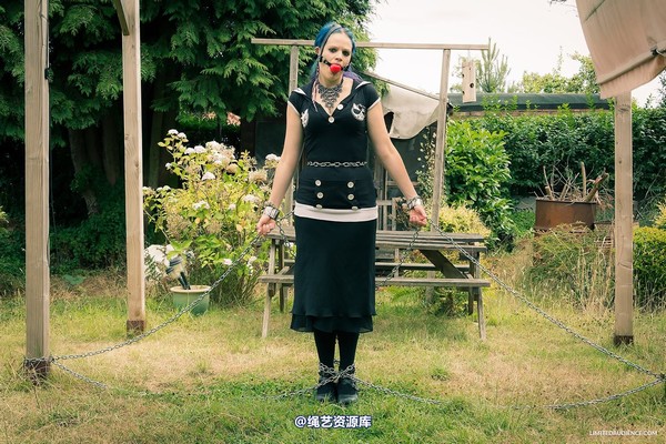 limitedaudience - 2013 beckykat chained 第 12 张图片