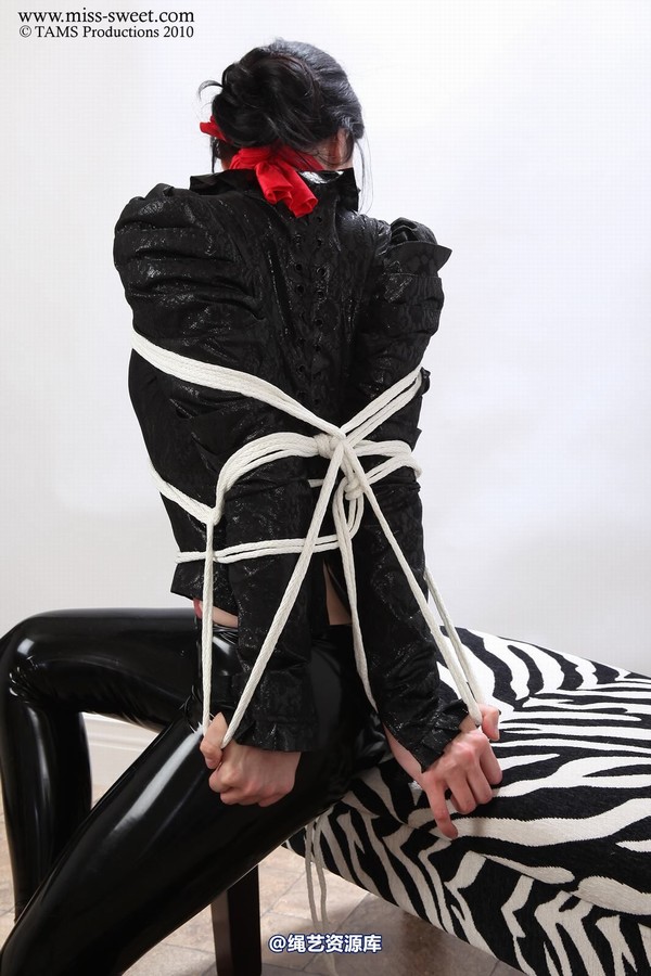 miss-sweet - ZEBRA BENCH CHAPTER 2 第 148 张图片