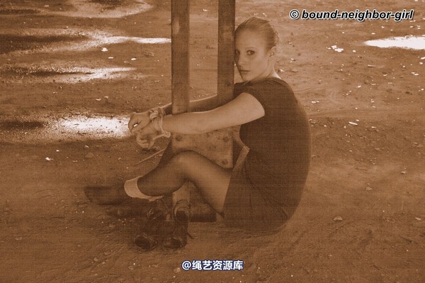 bound-neighbor-girl - Peggy - surprise in the ruins part 2 第 11 张图片