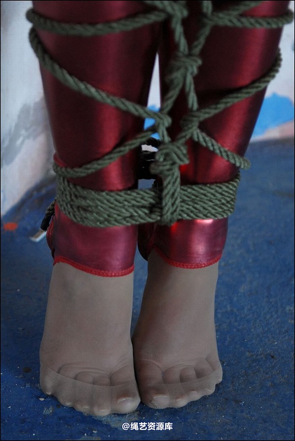 simplytied - Shiny Red on Spain 2 第 26 张图片