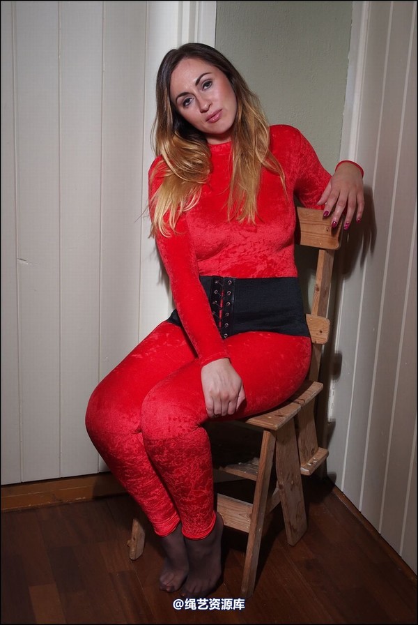 simplytied - Red catsuit landing tied 第 2 张图片