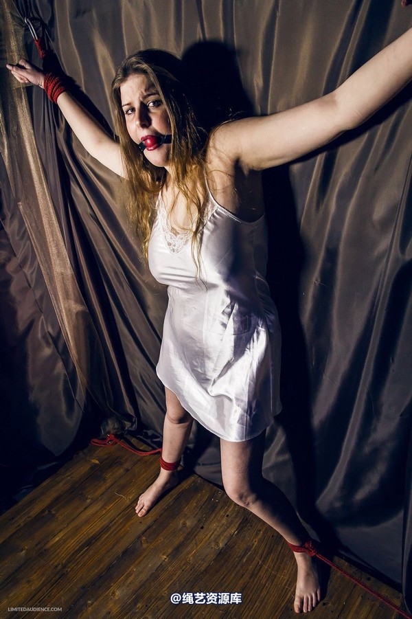 limitedaudience - 2015 alais peach spread in satin 第 34 张图片